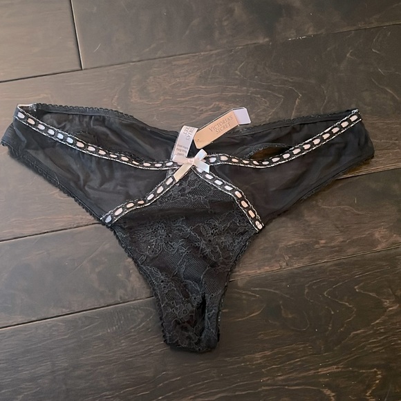 Victoria Secret black lace thong NWT Medium - Picture 1 of 7